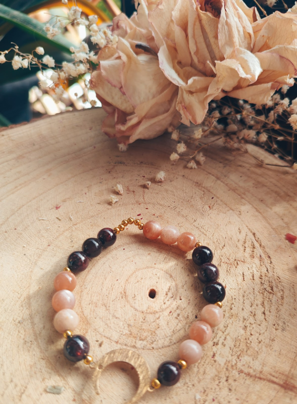 Bracelet Grenat et pierre de soleil, lune dorée